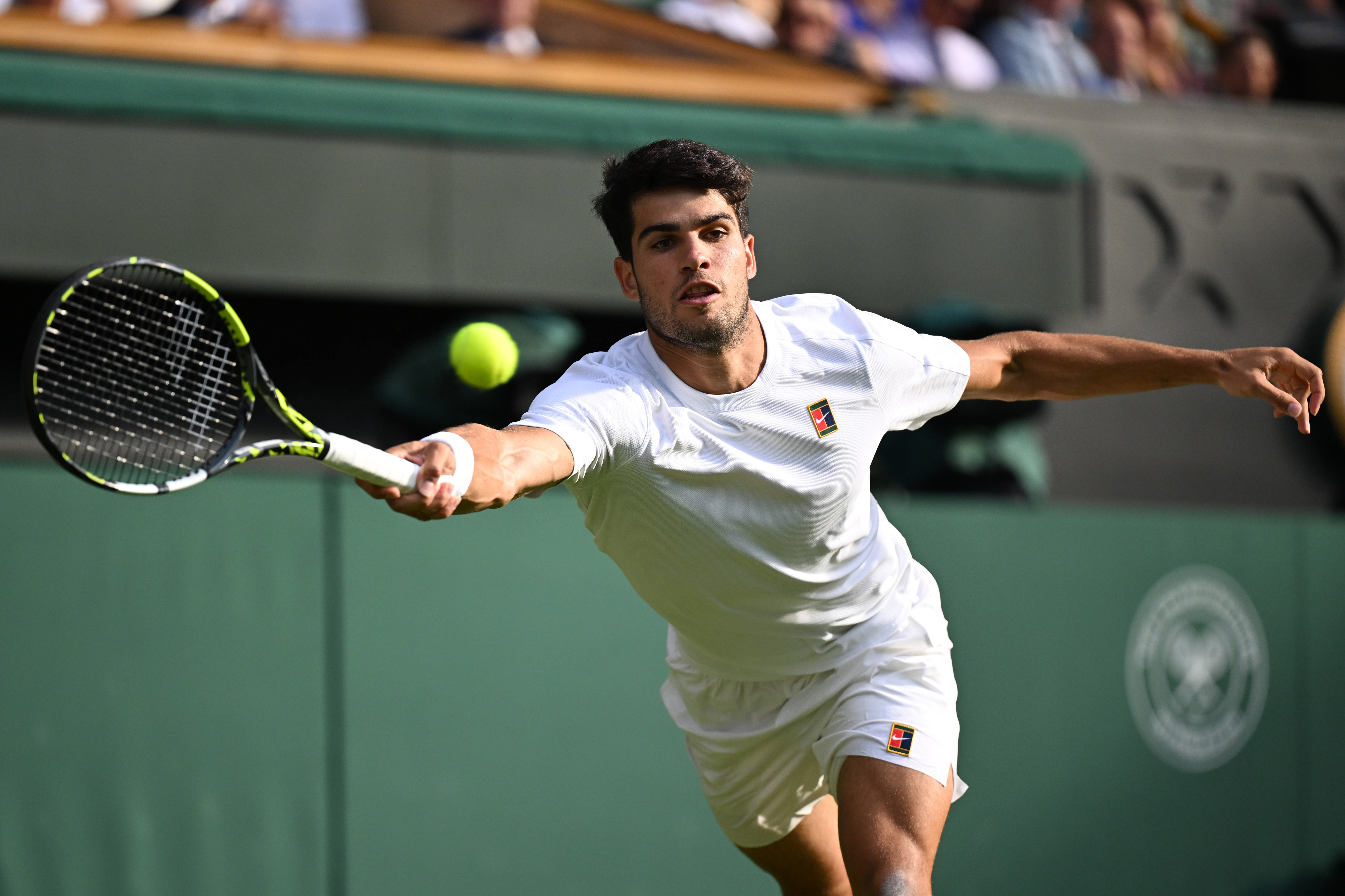 开云体育官网-温网险胜ATP总决赛，阿尔卡拉斯关键制胜