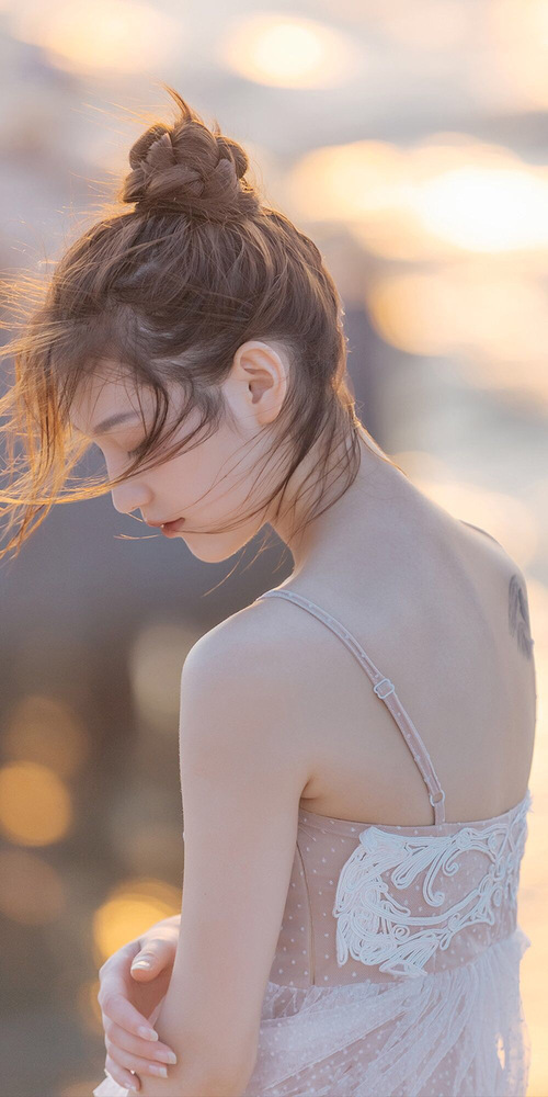 无锁之门与永生之泉—体育圣殿中的隔代回响