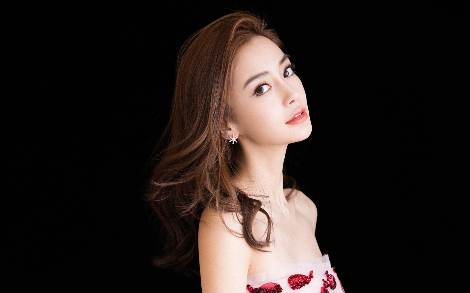 开云体育平台APP-首先，我们来扩展思维，确定一个既抓眼球又能体现背后深意的标题